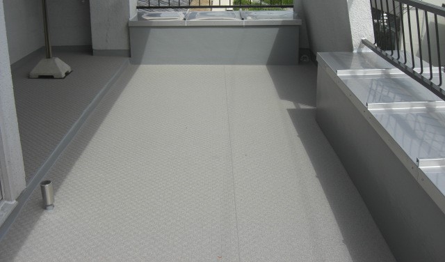 梅雨・台風シーズンの雨漏りはすぐに修理できない？のサムネイル